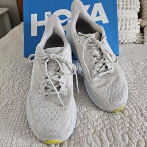 Hoka Clifton 9 women's size 7